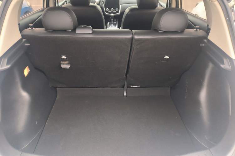 Used Nissan Tiida 2016 1.6L CVT Cool Dynamic Edition