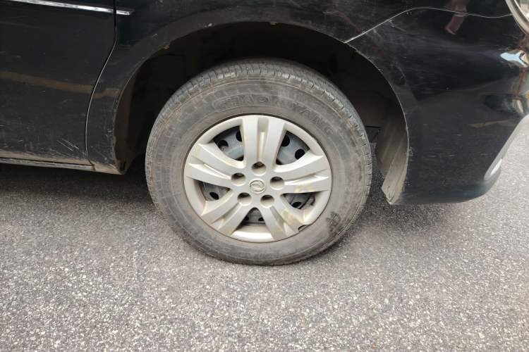 Used FORTHING Lingzhi 2019 Facelifted M5L 1.6L 9-Seater Base Model China VI Standard
