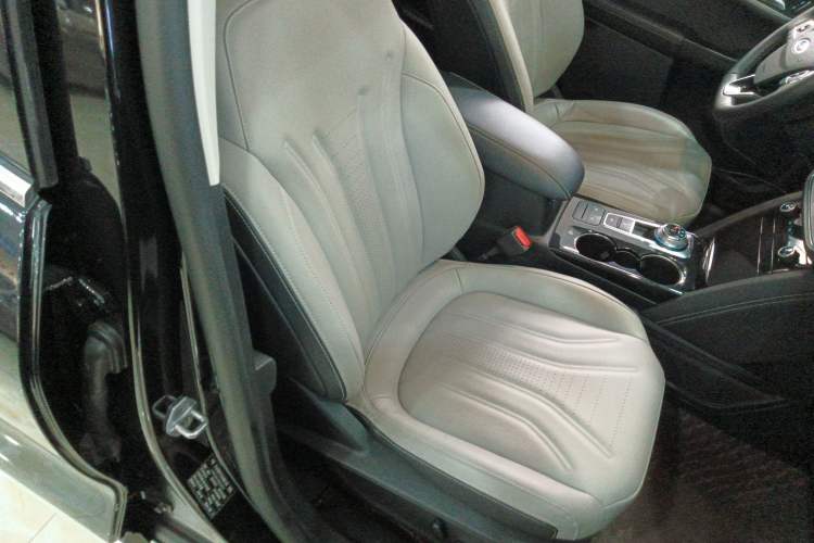 Used Ford Escape 2024 EcoBoost 245 Two-Wheel-Drive Titanium Edition