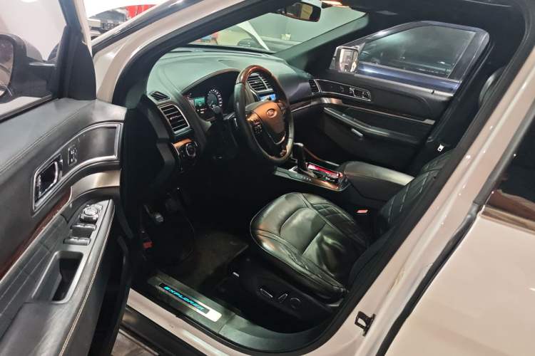 Used Ford Explorer 2017 3.5T Platinum Edition