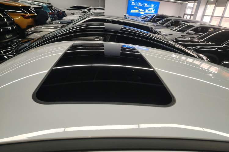 Used Changan CS85 COUPE 2023 1.5T DCT Luxury Version
