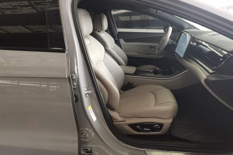 Used BYD Han 2025 DM-i Intelligent Driving Edition 125KM LiDAR Flagship Model
