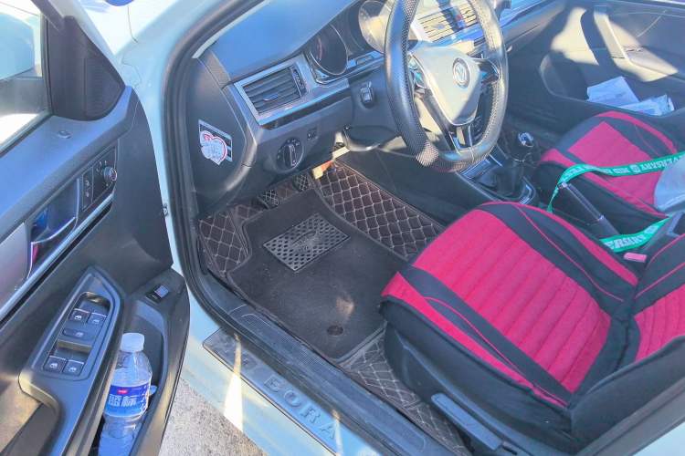 Used Volkswagen Bora 2016 1.6L manual Comfort trim level
