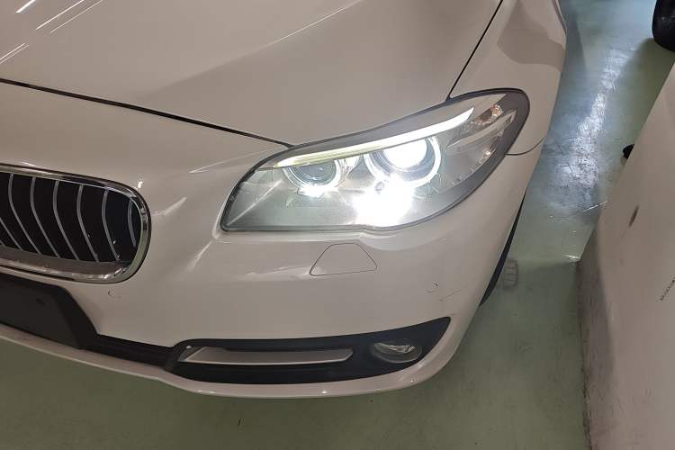 Used BMW 5 Series 2014 520Li Elegant Model
