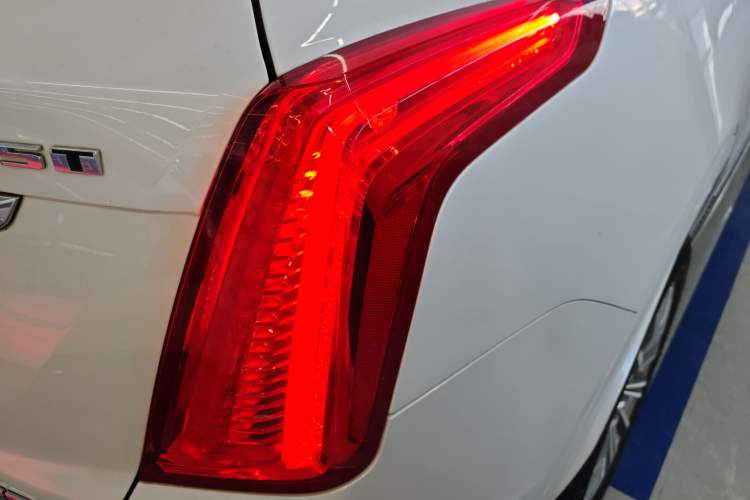 Used Cadillac XT5 2018 25T Luxury Model
