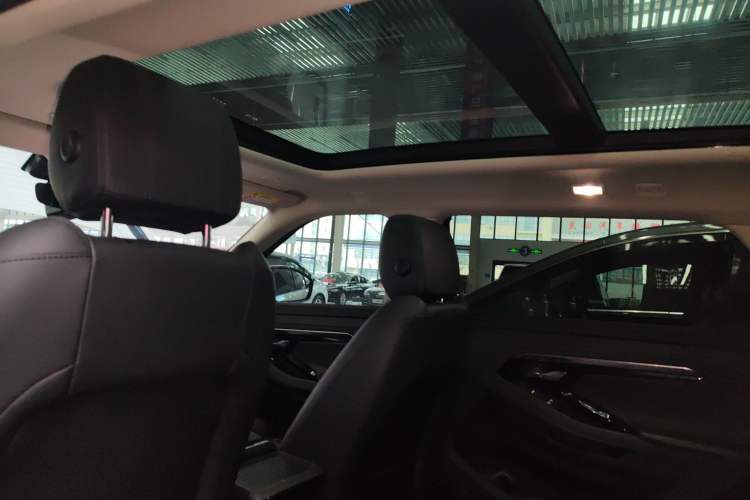 Used Land Rover Range Rover Evoque 2021 Range Rover Velar 249 PS R-Dynamic HSE Luxury Edition