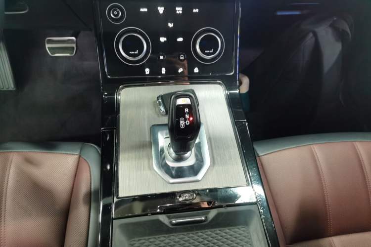 Used Land Rover Range Rover Evoque 2021 Range Rover Velar L 249PS R-Dynamic First Edition
