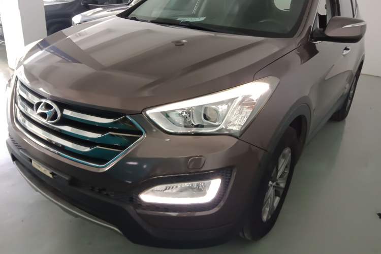 Used Hyundai Santa Fe 2013 2.4L Automatic Two-Wheel Drive Smart Version