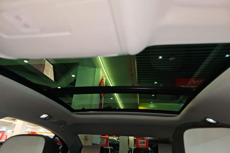 Used Volkswagen Magotan 2024 2 Million Units Zhongxiang Version 330TSI DSG Luxury Edition
