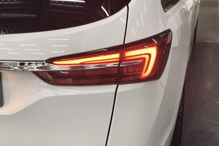 Used Buick GL8 2023 Land Executive Class Deluxe Model
