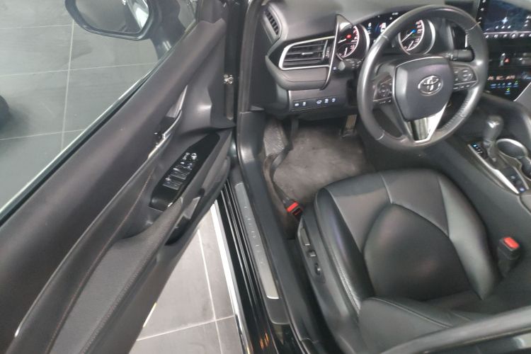 Used Toyota Camry 2023 2.0G Luxury Edition
