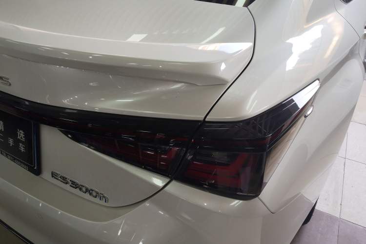 Used Lexus ES 2025 300h Deluxe Edition