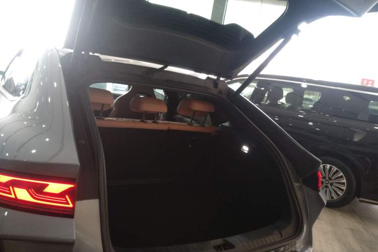 Used BYD Song L EV 2025 Intelligent Driving Version 662 km LiDAR Excellence Edition
