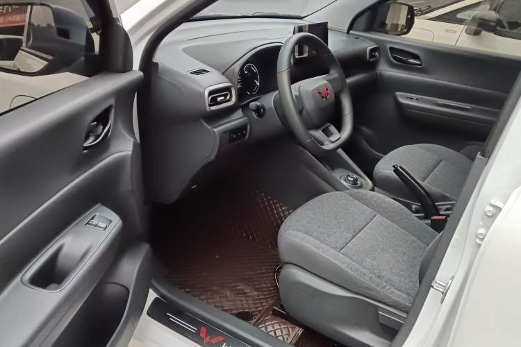 Used Wuling Hongguang New Energy 2024 All-Electric Model 300KM Standard Version