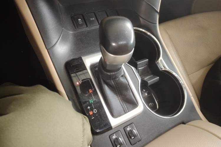 Used Toyota Highlander 2015 2.0T Two-Wheel Drive Luxury Edition 7 Seats