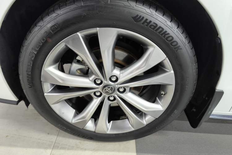 Used Toyota Sienna 2023 2.5L Hybrid Platinum Edition
