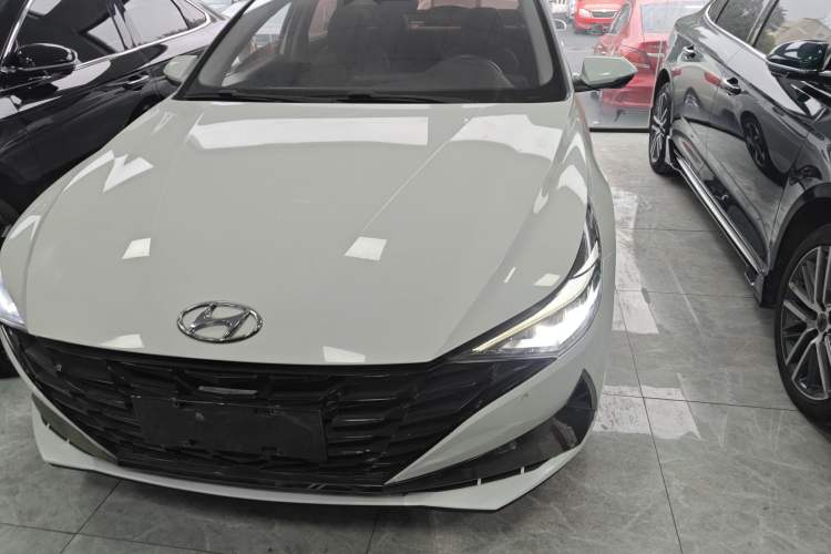 Used Hyundai Elantra 2021 1.5L CVT LUX Prestige Edition
