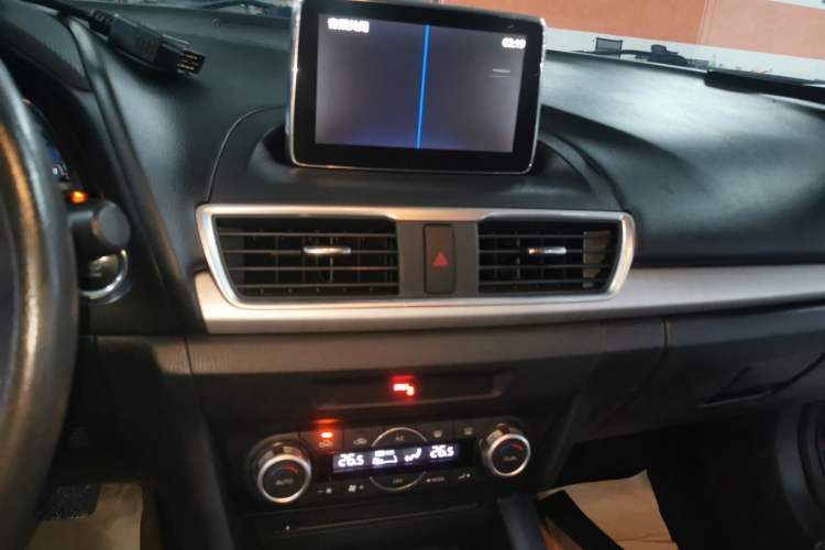 Used Mazda Mazda 3 Axela 2014 Hatchback 1.5L Automatic Luxury Model