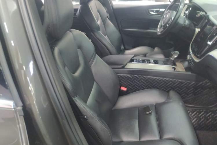 Used Volvo XC60 2021 T5 4x4 Smart Luxury Edition
