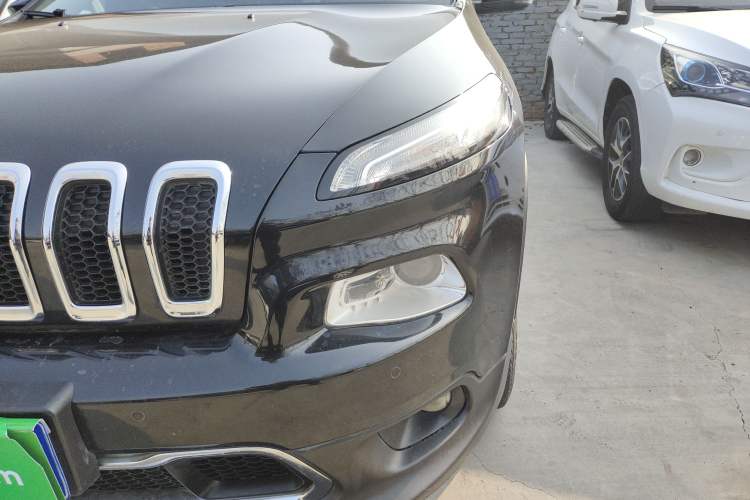 Used  Cherokee 2016 2.4L Professional Smart Version
