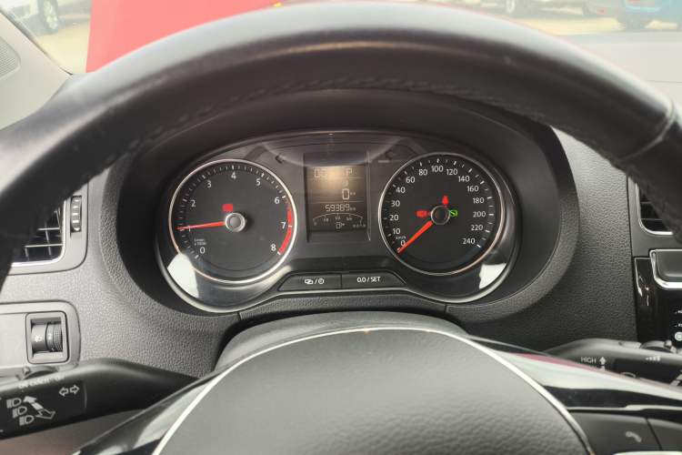 Used Volkswagen Polo 2016 1.6L Automatic Comfort Model
