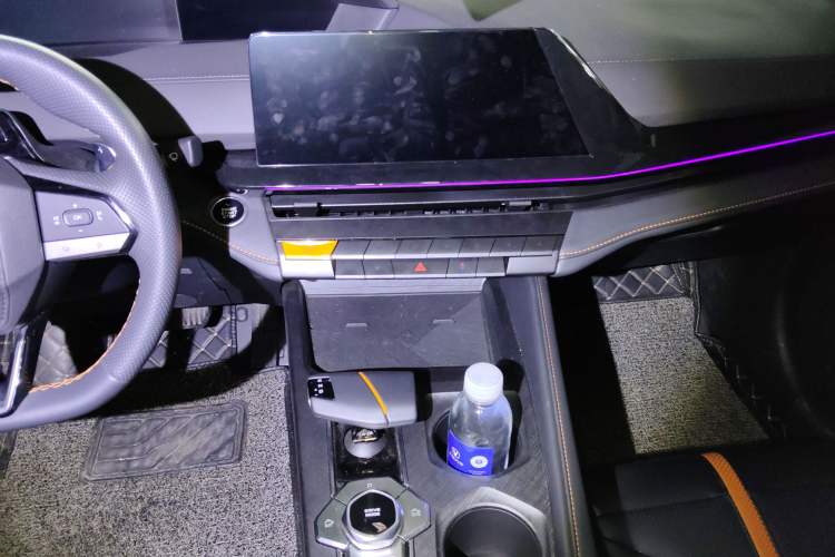 Used Changan UNI-V 2024 1.5T Prestige Edition