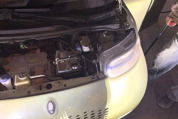 Used ORA White Cat 2022 Upgraded Model 305km Range Luxury Version Lithium-Ion Battery
