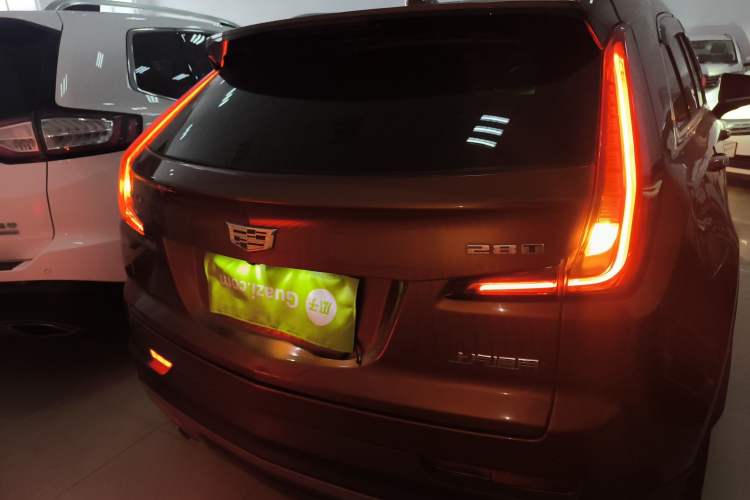 Used Cadillac XT4 2018 28T Two-Wheel-Drive Luxury Model
