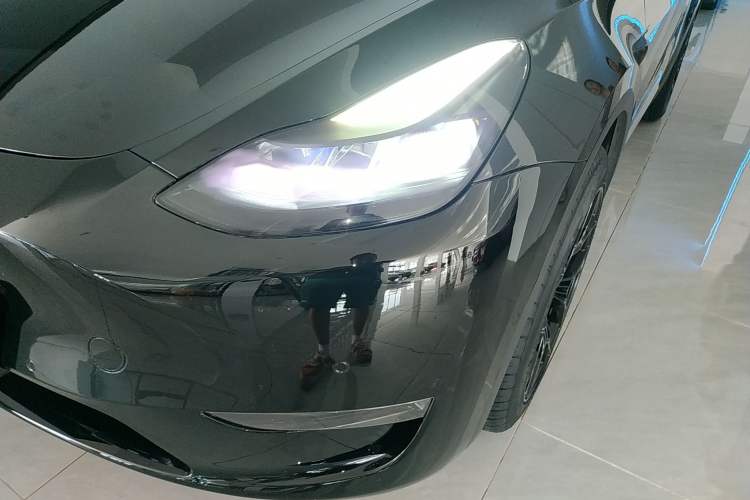 Used Tesla Model Y 2021 Long-Range All-Wheel-Drive Version 3D7
