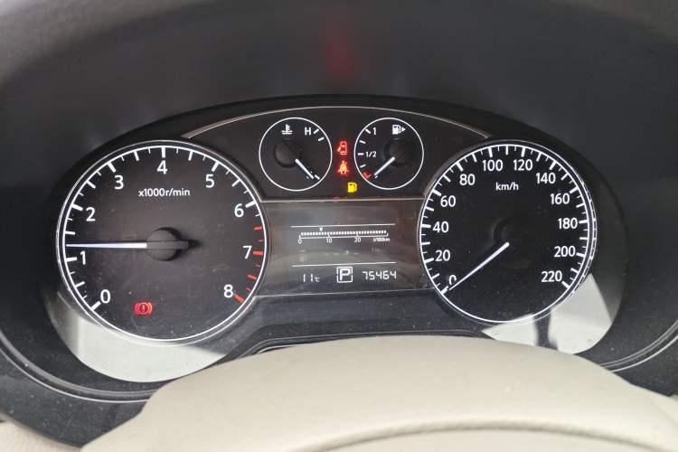 Used Nissan Tiida 2013 1.6L CVT Cool Cafe Edition
