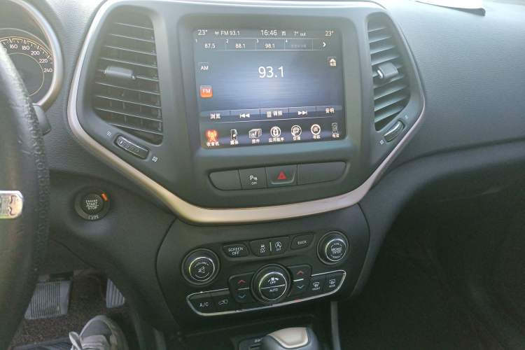 Used  Cherokee 2016 2.4L Leading Smart Version