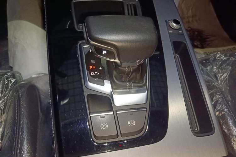 Used Audi Q5L 2022 40T Fashionable and Dynamic Model
