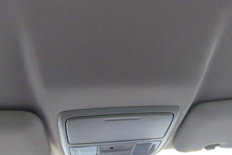 Used Honda CR-V 2015 2.0L two-wheel drive urban version
