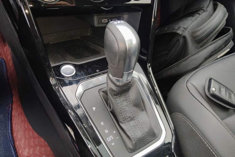 Used Volkswagen T-ROC 2021 280TSI DSG Two-Wheel Drive Comfort Connect Edition
