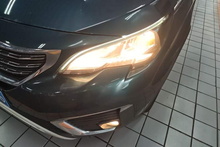 Used Peugeot 5008 2017 380THP 7-Seater Luxury Edition
