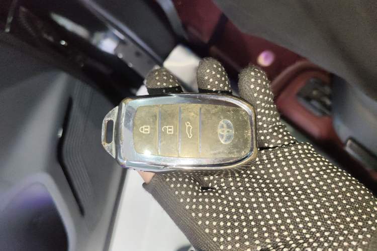 Used Toyota Venza 2022 Dual-Engine 2.5L CVT Two-Wheel Drive Prestige Edition