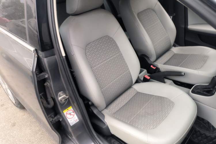 Used Skoda Rapid 2015 1.6L Automatic Smart Selection Model