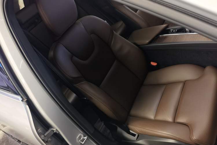 Used Volvo XC60 2022 B5 4x4 Zhiya Luxury Edition
