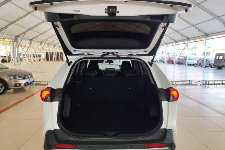 Used Toyota RAV4 2021 Dual-Engine 2.5L E-CVT Two-Wheel Drive Elite Edition
