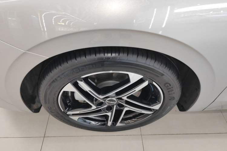 Used Roewe D7 2023 DMH 125km Excellence Edition
