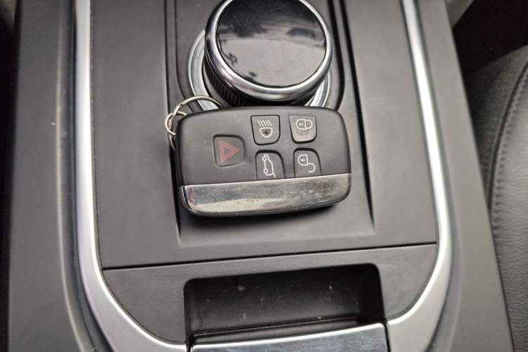 Used Land Rover Discovery Sport 2018 240 PS SE Version
