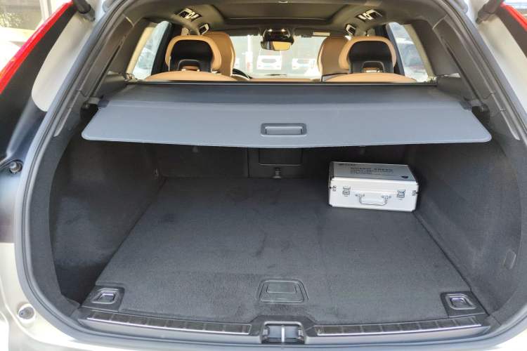 Used Volvo XC60 2019 T5 4x4 Smart Edition China V Standard
