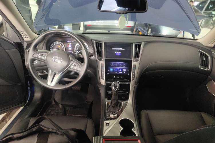 Used Infiniti Q50L 2018 2.0T Enjoyment Version China VI Standard
