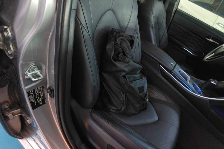 Used Toyota Avalon 2019 Dual-Engine 2.5L XLE Prestige Version China VI Standard
