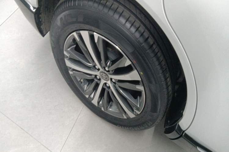 Used Toyota Venza 2023 2.0L CVT Two-Wheel Drive Luxury Edition