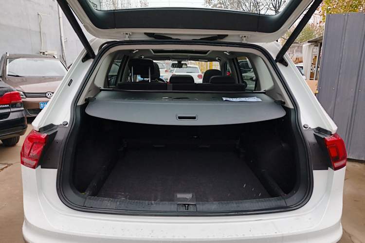 Used Volkswagen Tiguan L 2024 300TSI Automatic Two-Wheel Drive Smart Edition
