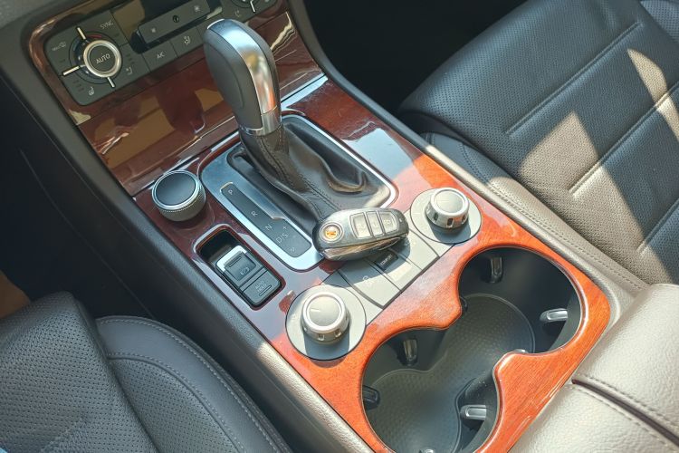 Used Volkswagen Touareg 2011 3.0 TSI Comfort Version
