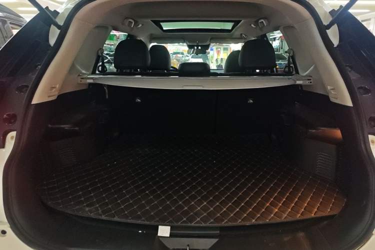 Used Nissan X-Trail 2023 Classic 2.0L Two-Wheel Drive Smart Connect Premium Edition
