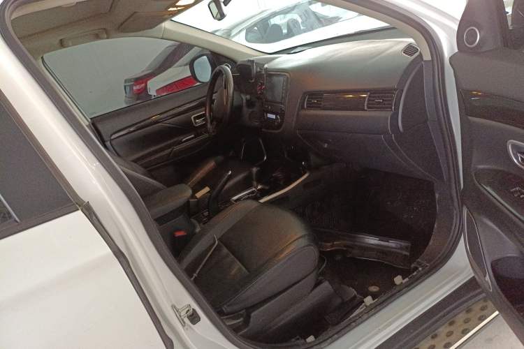 Used Mitsubishi Outlander 2018 2.0L Two-Wheel Drive Glory Edition 5 Seats