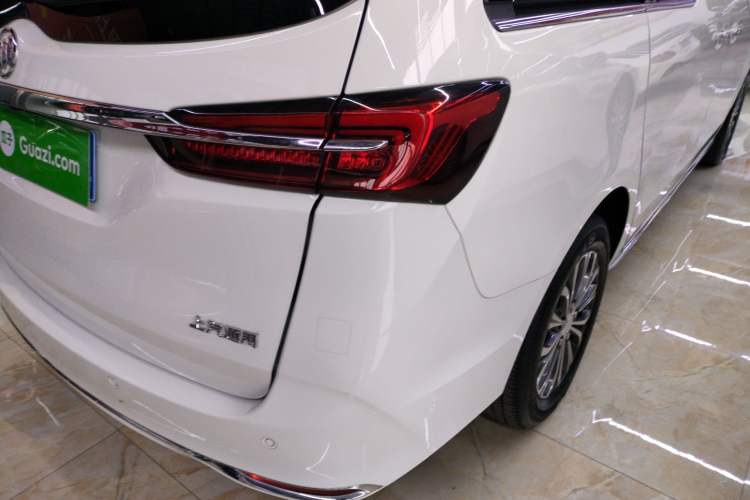 Used Buick GL8 2023 Facelifted Land Cruiser Executive Luxury Version
